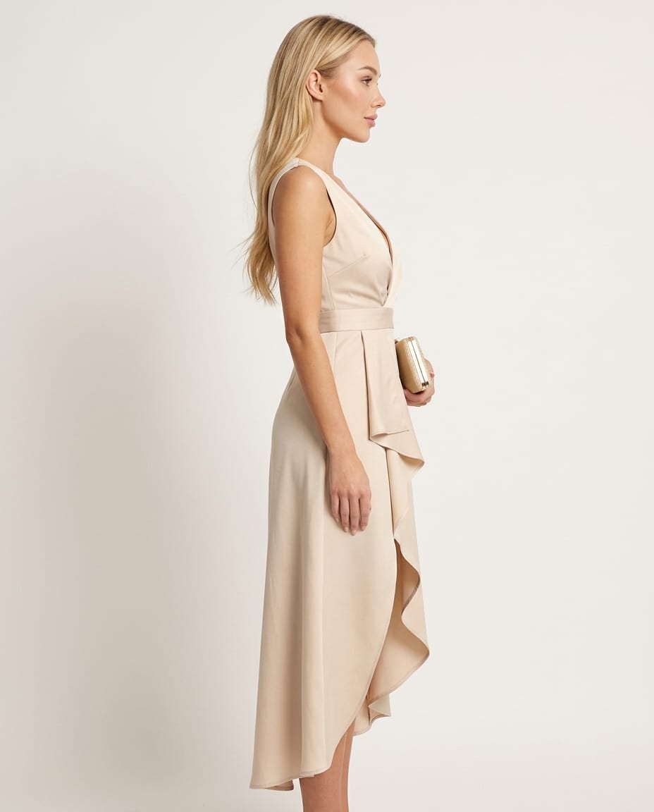 Elegant Midi Dress with Delicate Lace Trim - Elestira