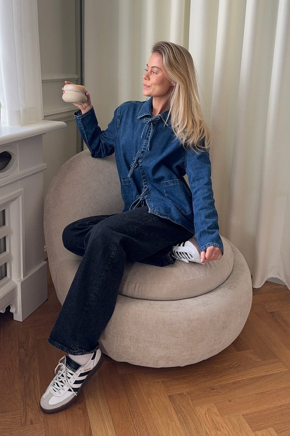 Women's Denim Jacket with Tie Closure and Oversized Collar - Elestira